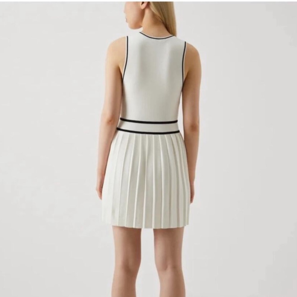 Abercrombie - Pleated Knit Golf Dress in White/Black, XS - Picture 2 of 6